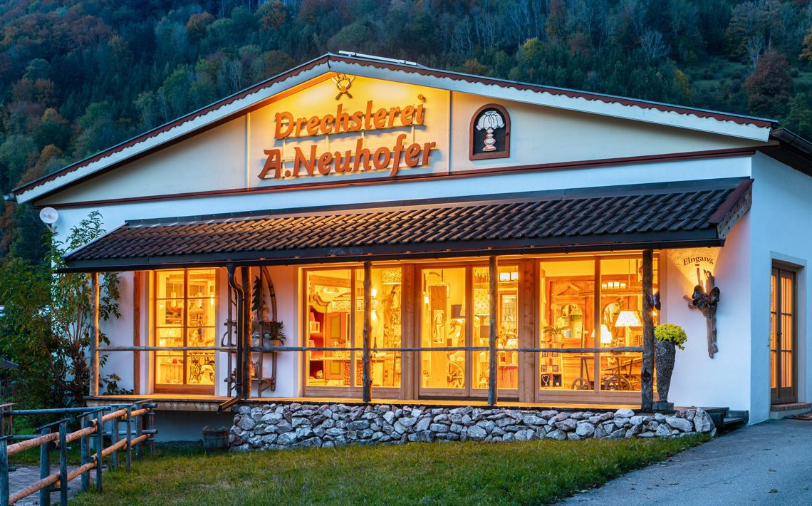 Drechslerei Neuhofer am Abend